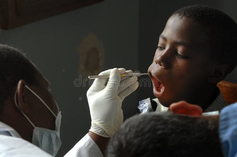 dentiste-africain-30379885